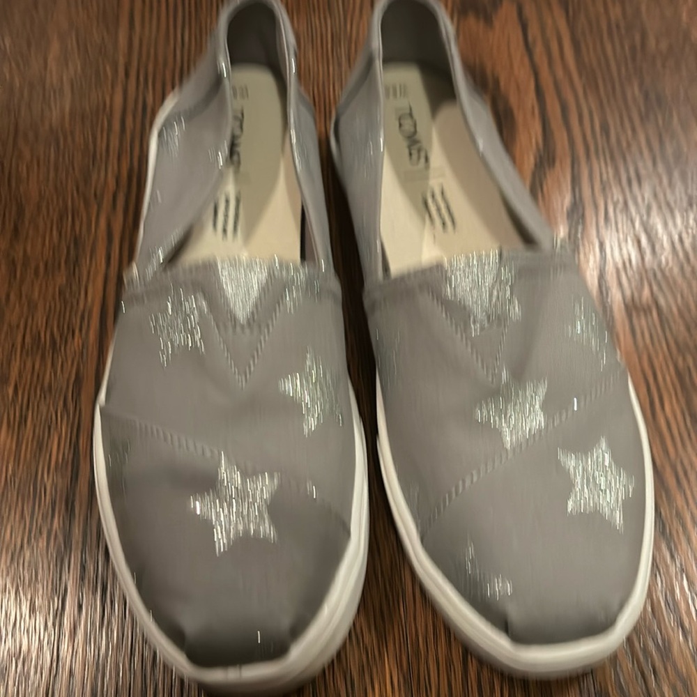 Brand new! Tom’s star sneakers